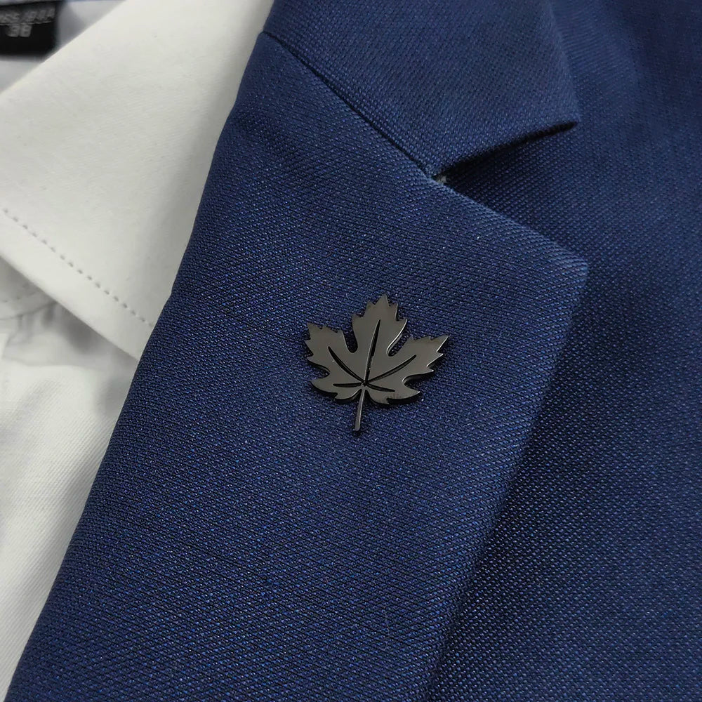 Creative maple leaf hollow design stainless steel 18K brooch, wear in the ceremony scene